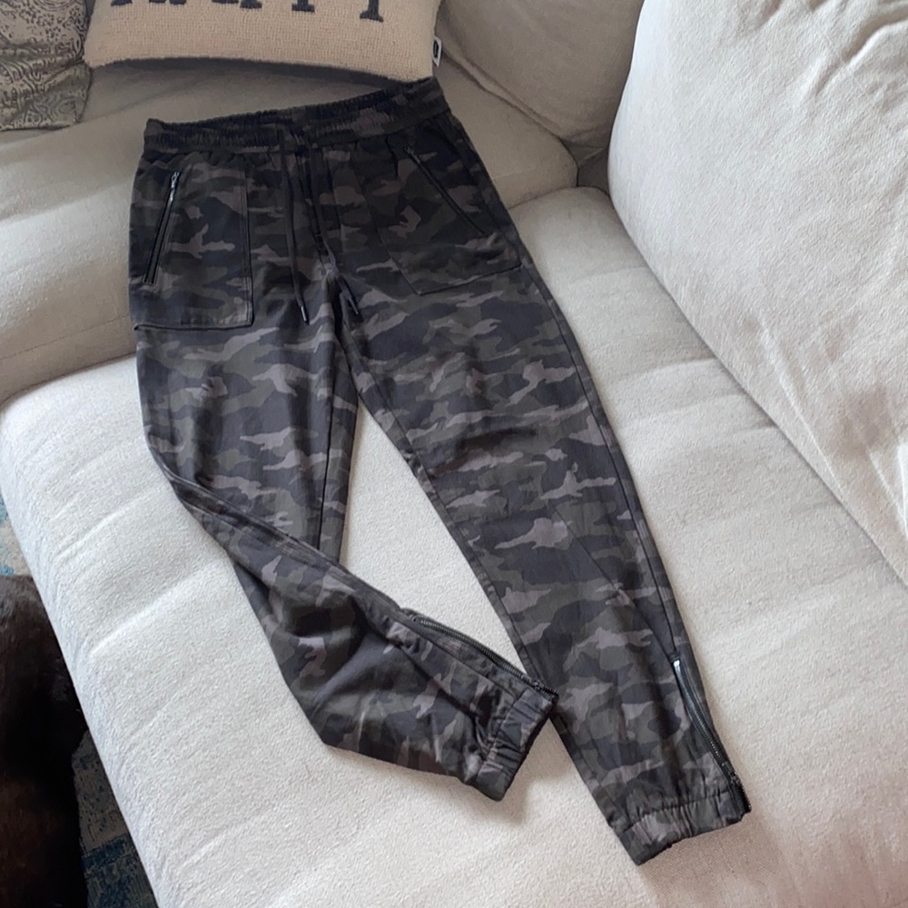 Athleta Camo Joggers Size:6